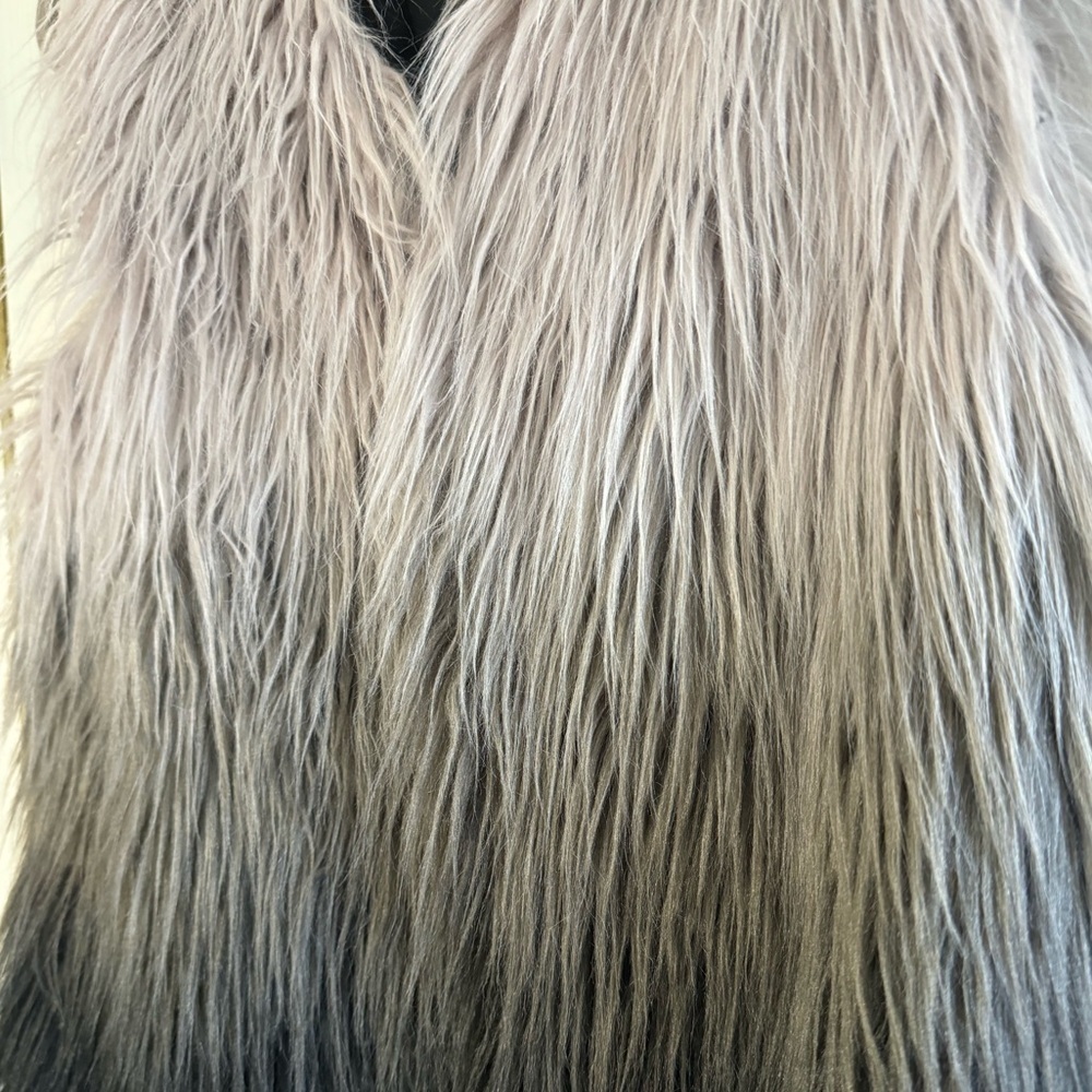 TOKYO DARLING Faux Fur Ombré Colorblock Vest Grey Black Size S/M - Picture 7 of 8